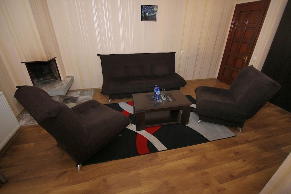Hotel Well Inn Tiflis Dış mekan fotoğraf