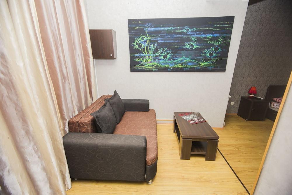 Hotel Well Inn Tiflis Dış mekan fotoğraf