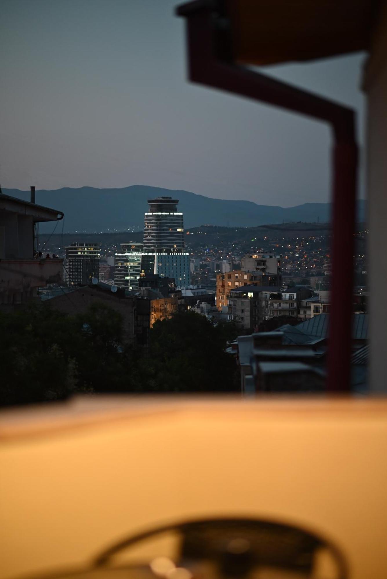 Hotel Well Inn Tiflis Dış mekan fotoğraf