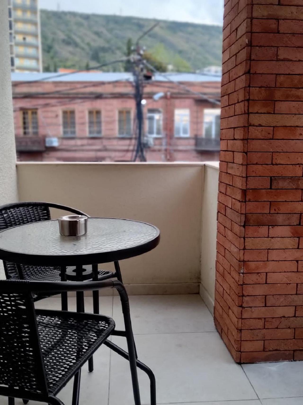 Hotel Well Inn Tiflis Dış mekan fotoğraf