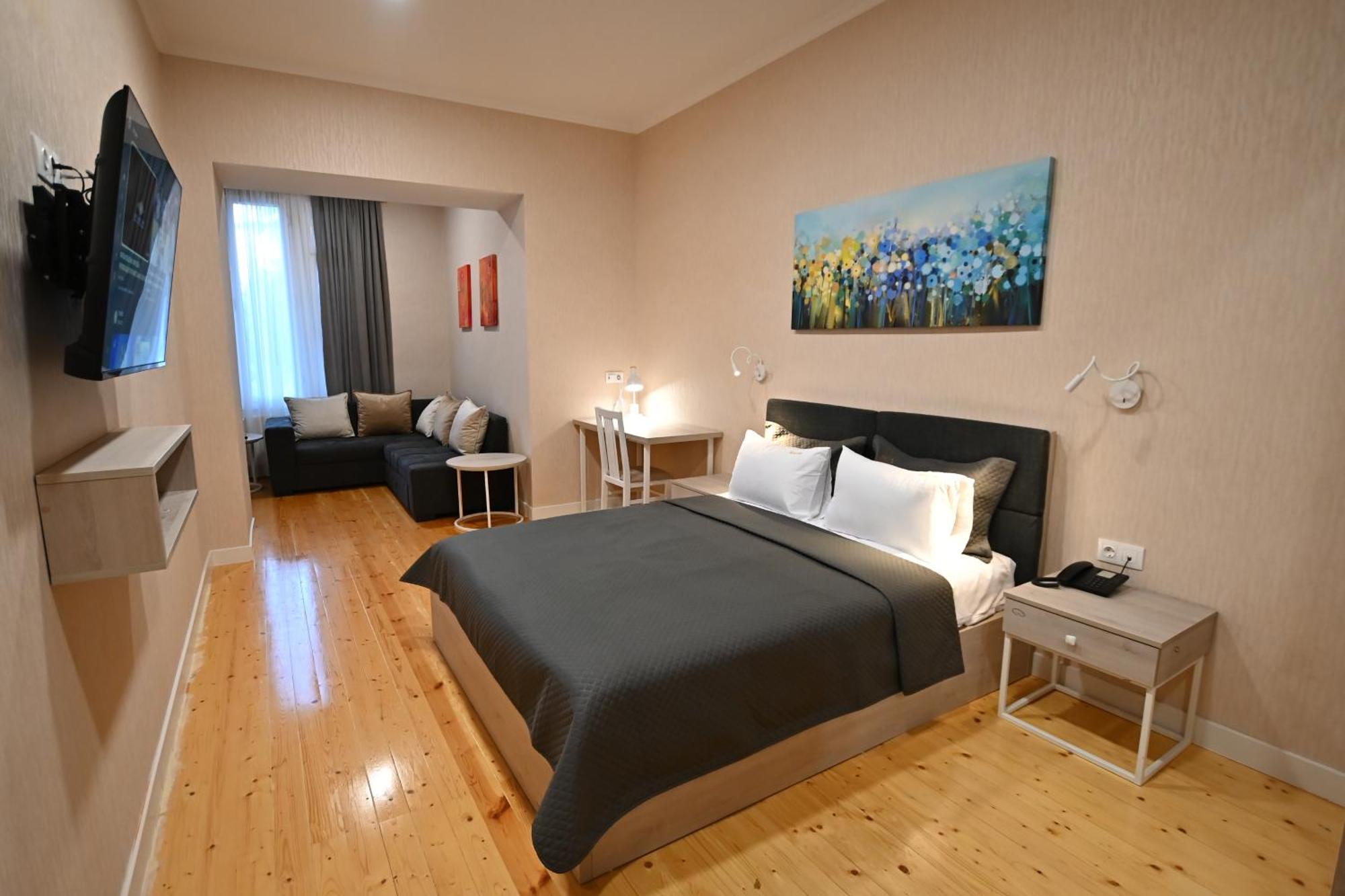Hotel Well Inn Tiflis Dış mekan fotoğraf