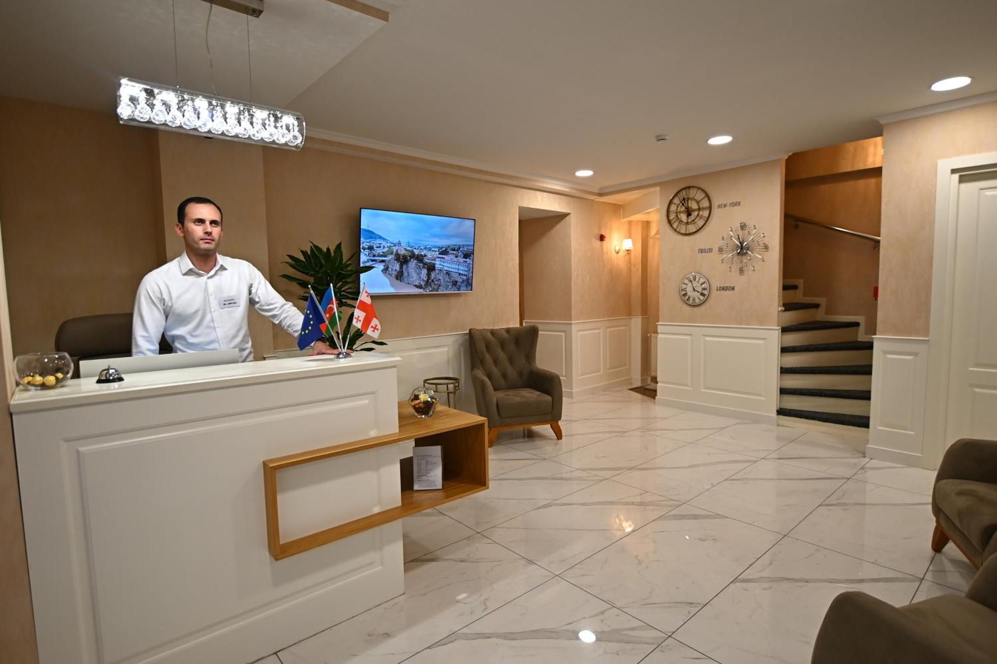 Hotel Well Inn Tiflis Dış mekan fotoğraf