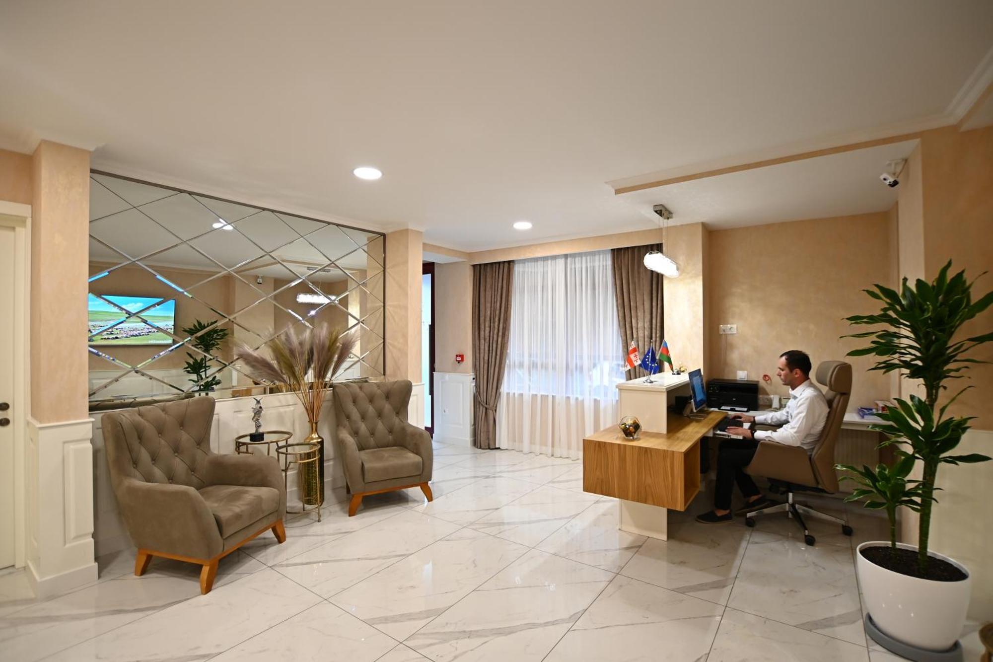Hotel Well Inn Tiflis Dış mekan fotoğraf