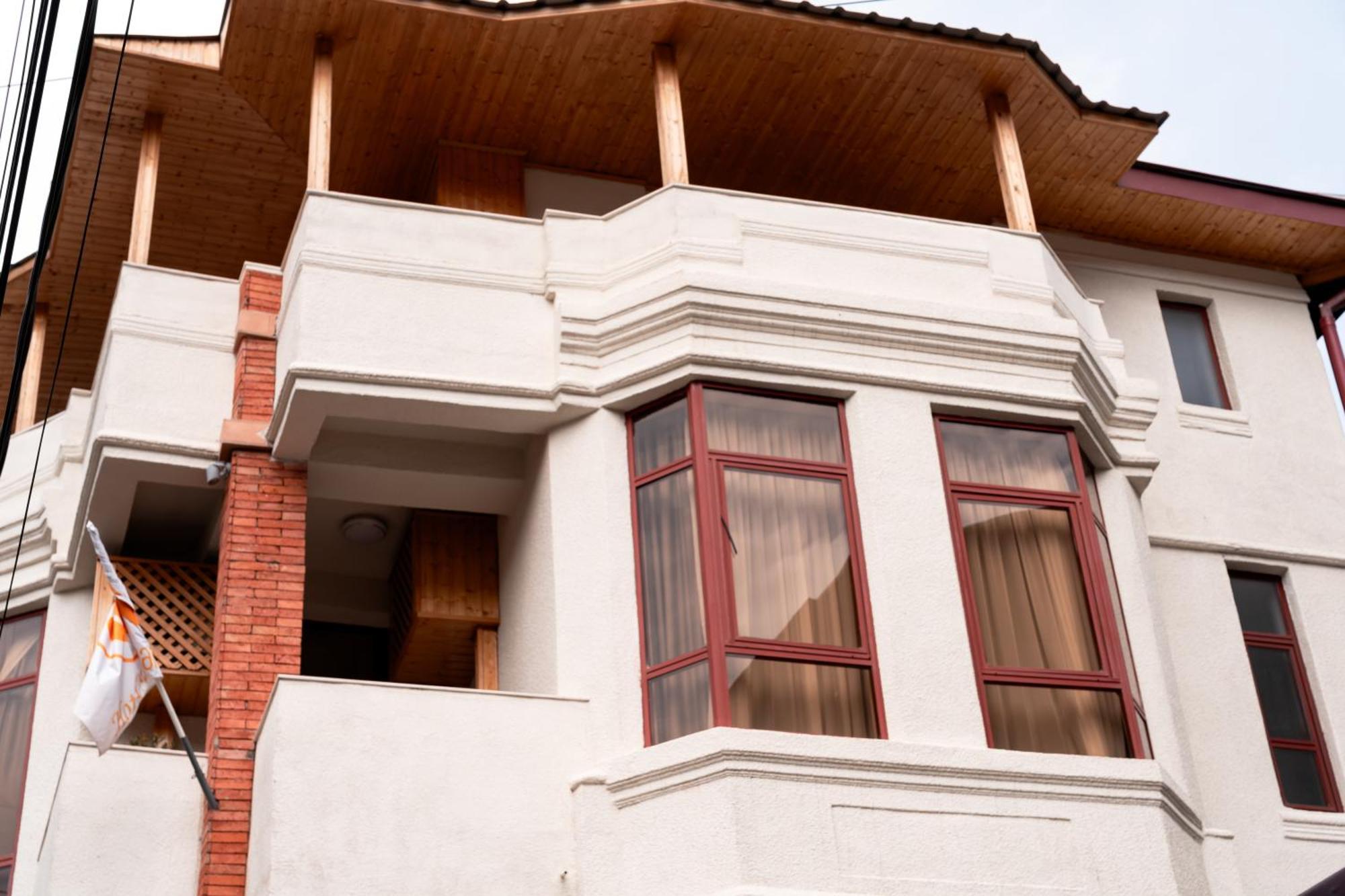 Hotel Well Inn Tiflis Dış mekan fotoğraf