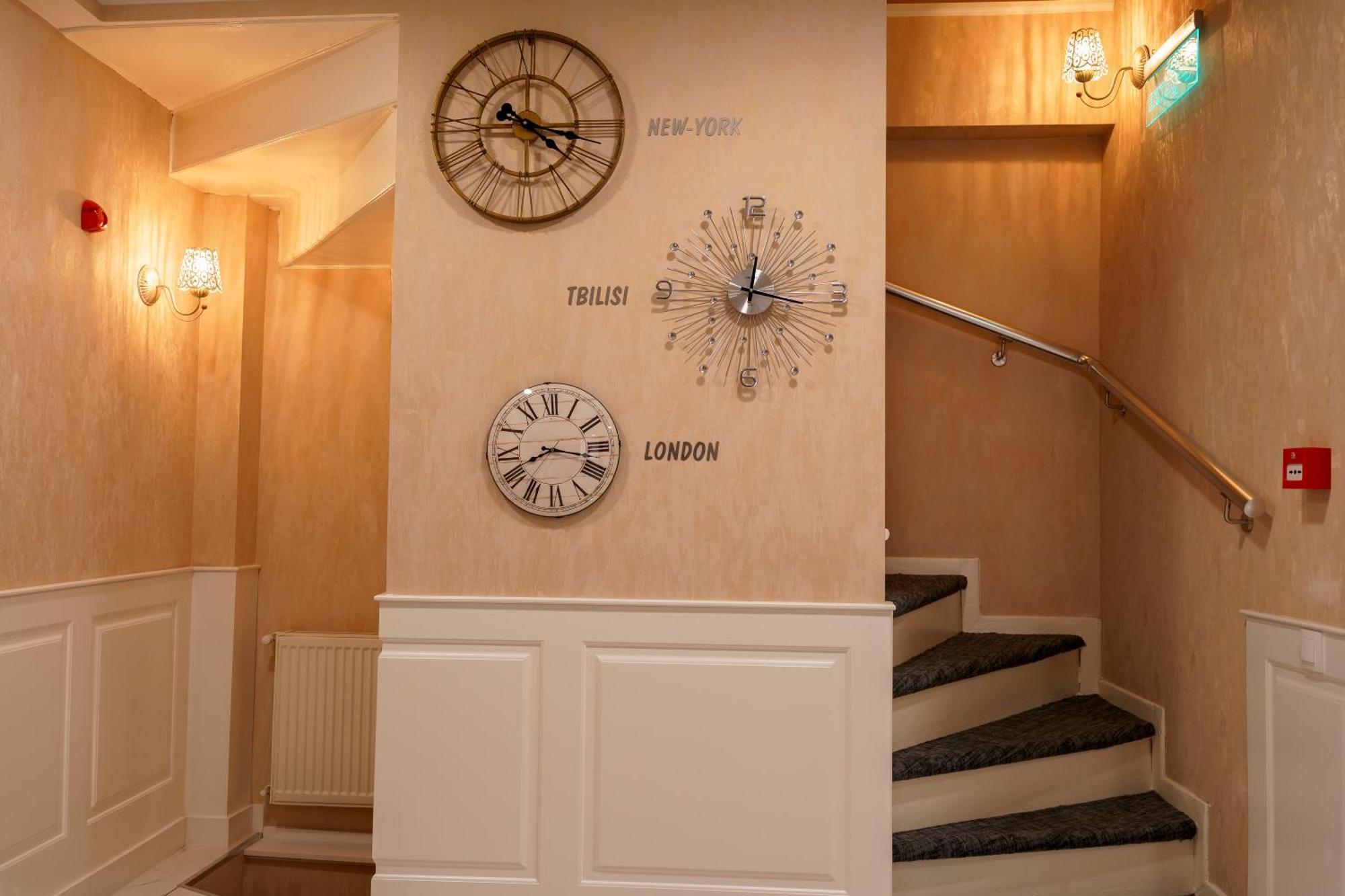Hotel Well Inn Tiflis Dış mekan fotoğraf