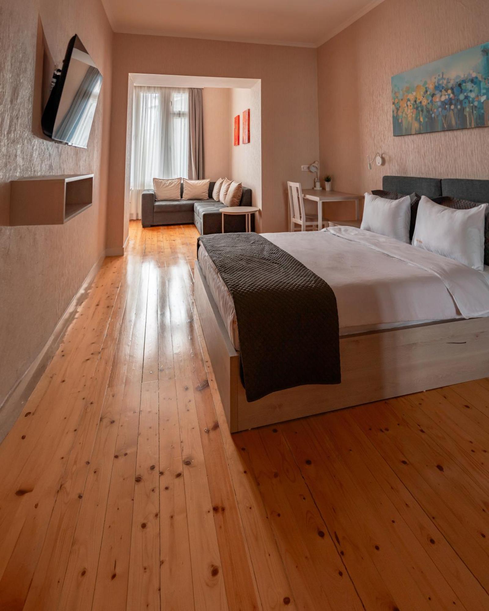 Hotel Well Inn Tiflis Dış mekan fotoğraf