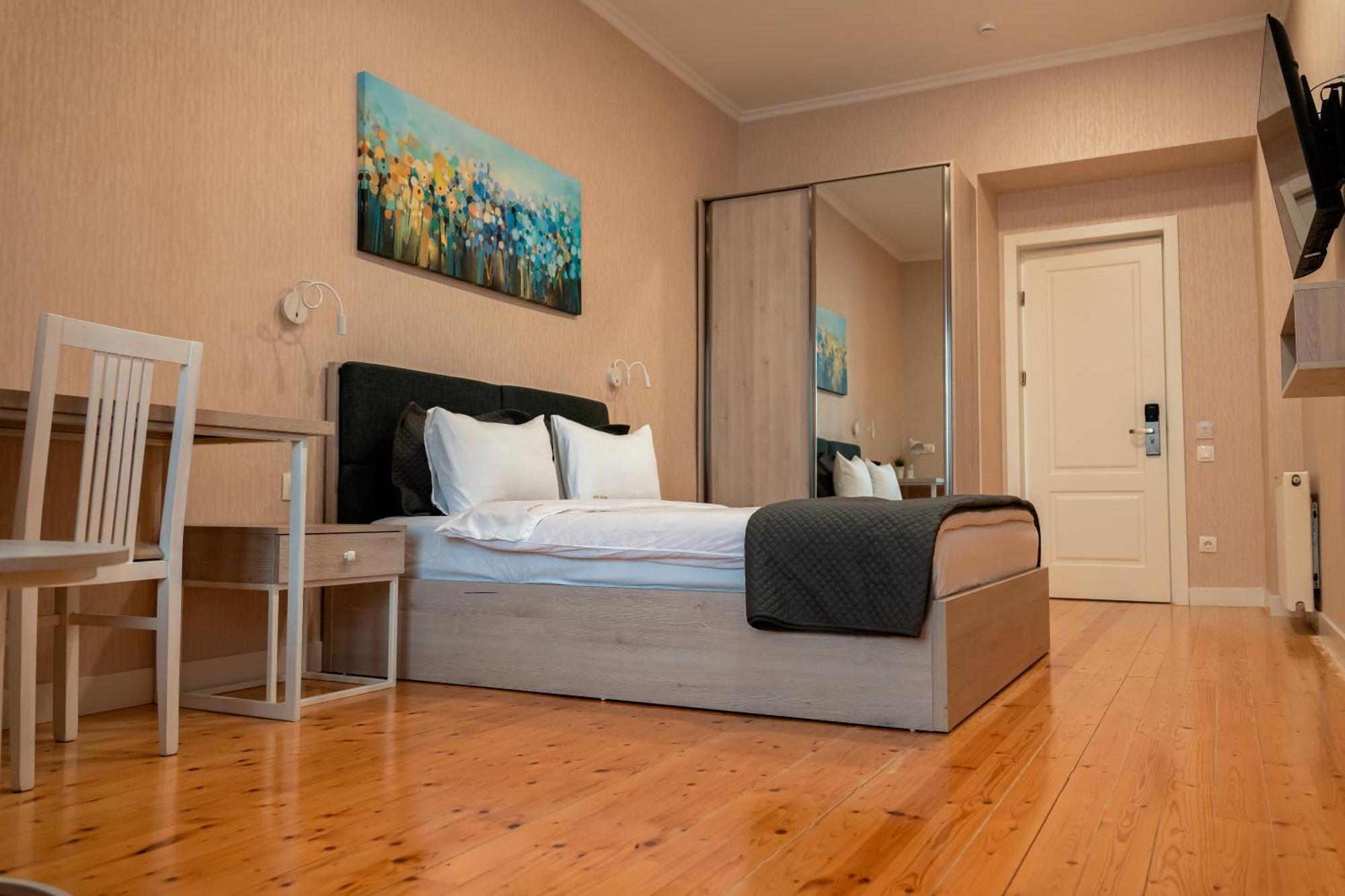 Hotel Well Inn Tiflis Dış mekan fotoğraf