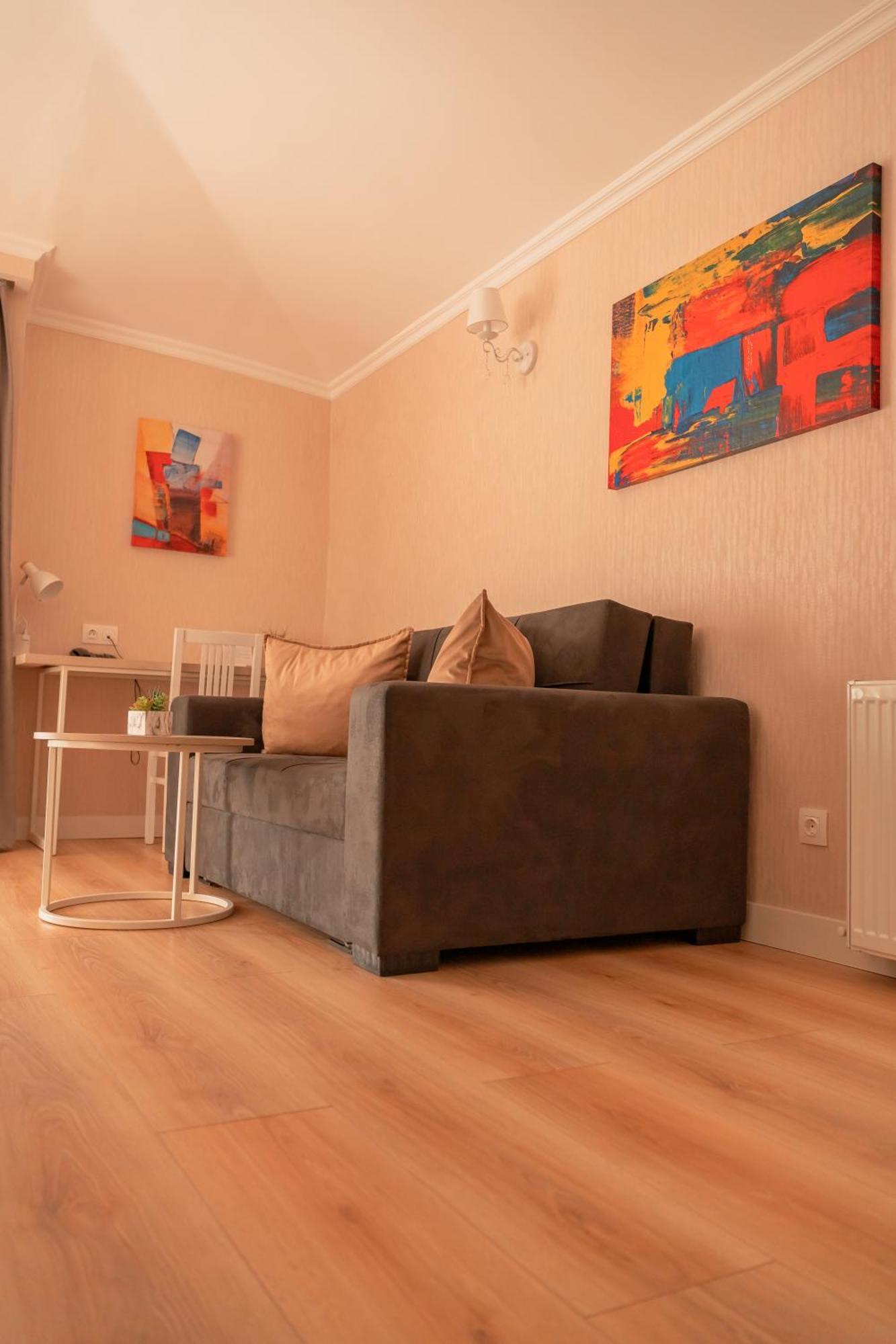Hotel Well Inn Tiflis Dış mekan fotoğraf