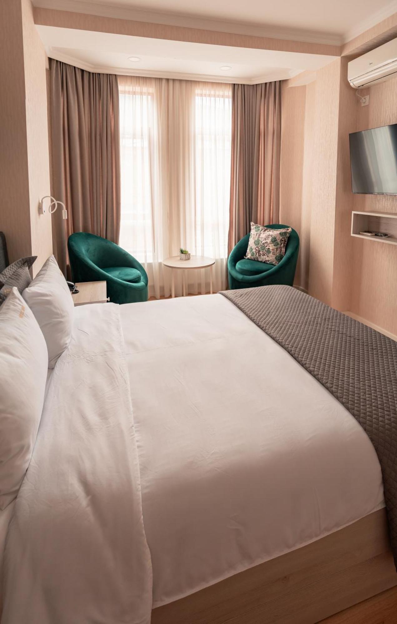 Hotel Well Inn Tiflis Dış mekan fotoğraf