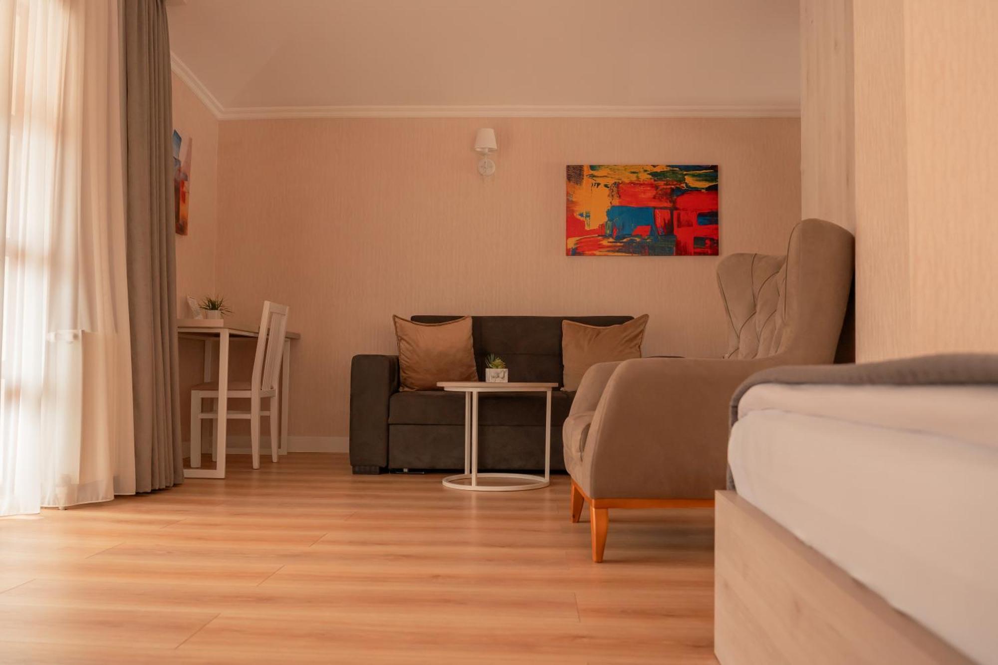 Hotel Well Inn Tiflis Dış mekan fotoğraf