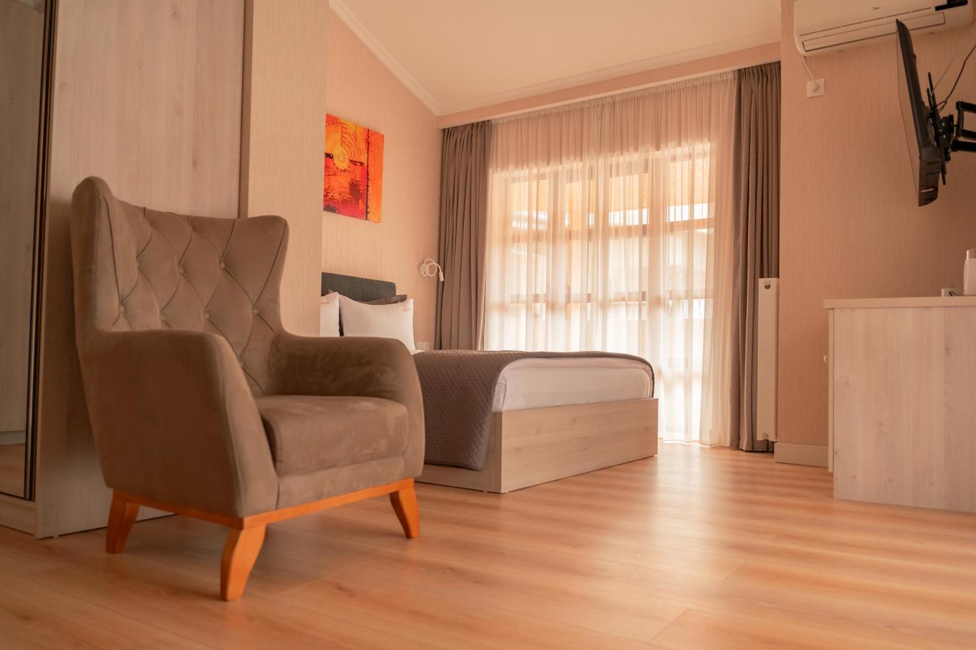 Hotel Well Inn Tiflis Dış mekan fotoğraf