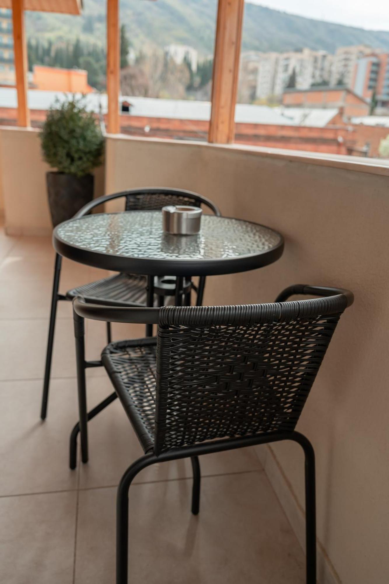 Hotel Well Inn Tiflis Dış mekan fotoğraf