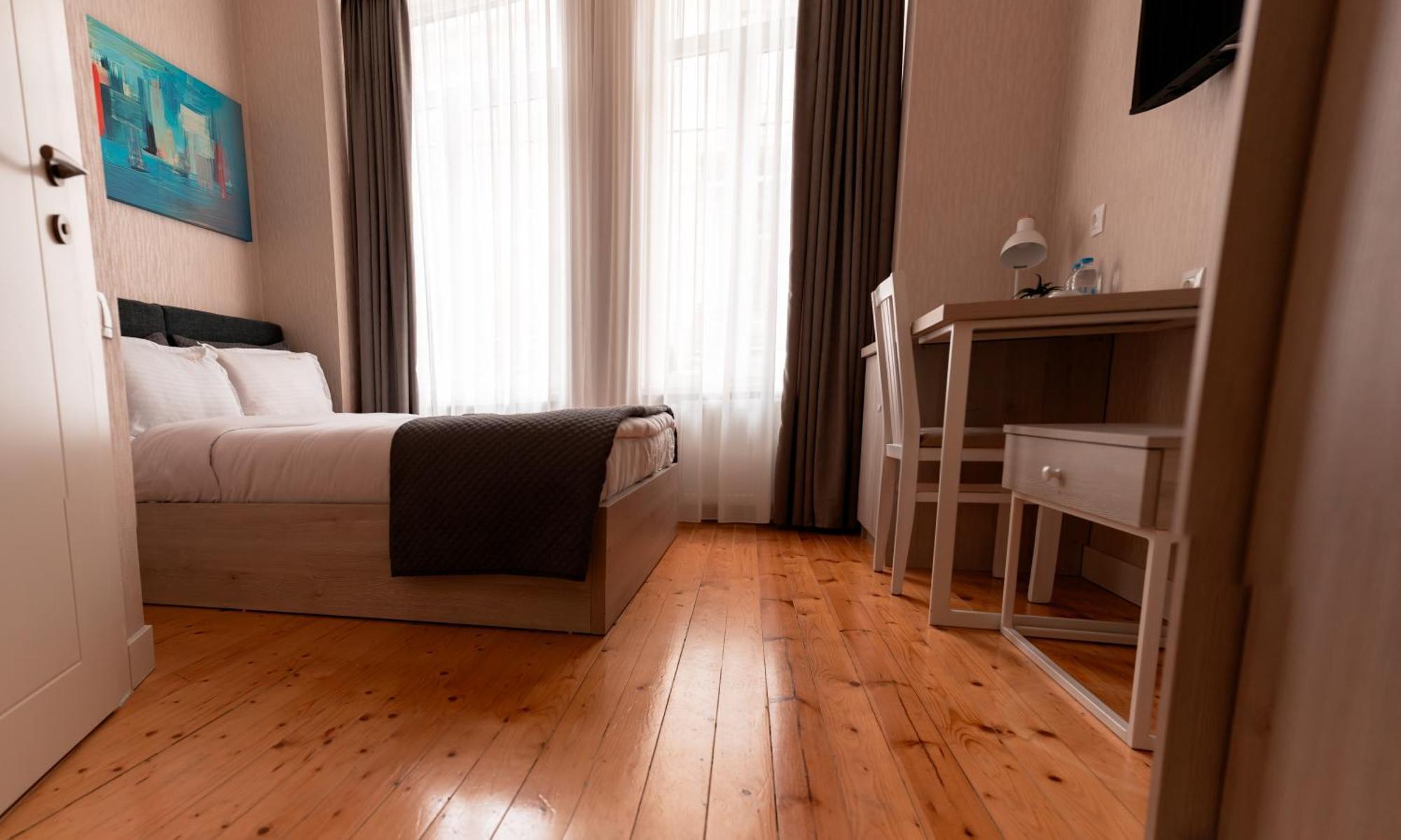 Hotel Well Inn Tiflis Dış mekan fotoğraf