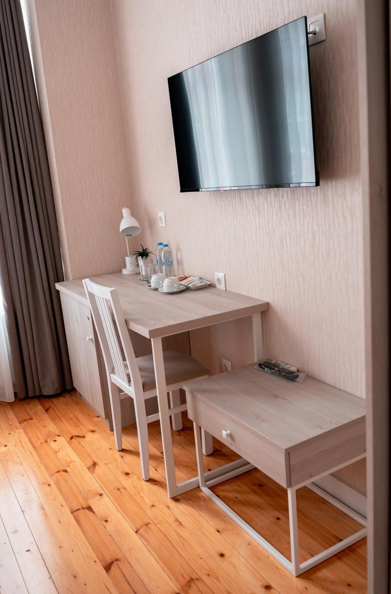 Hotel Well Inn Tiflis Dış mekan fotoğraf