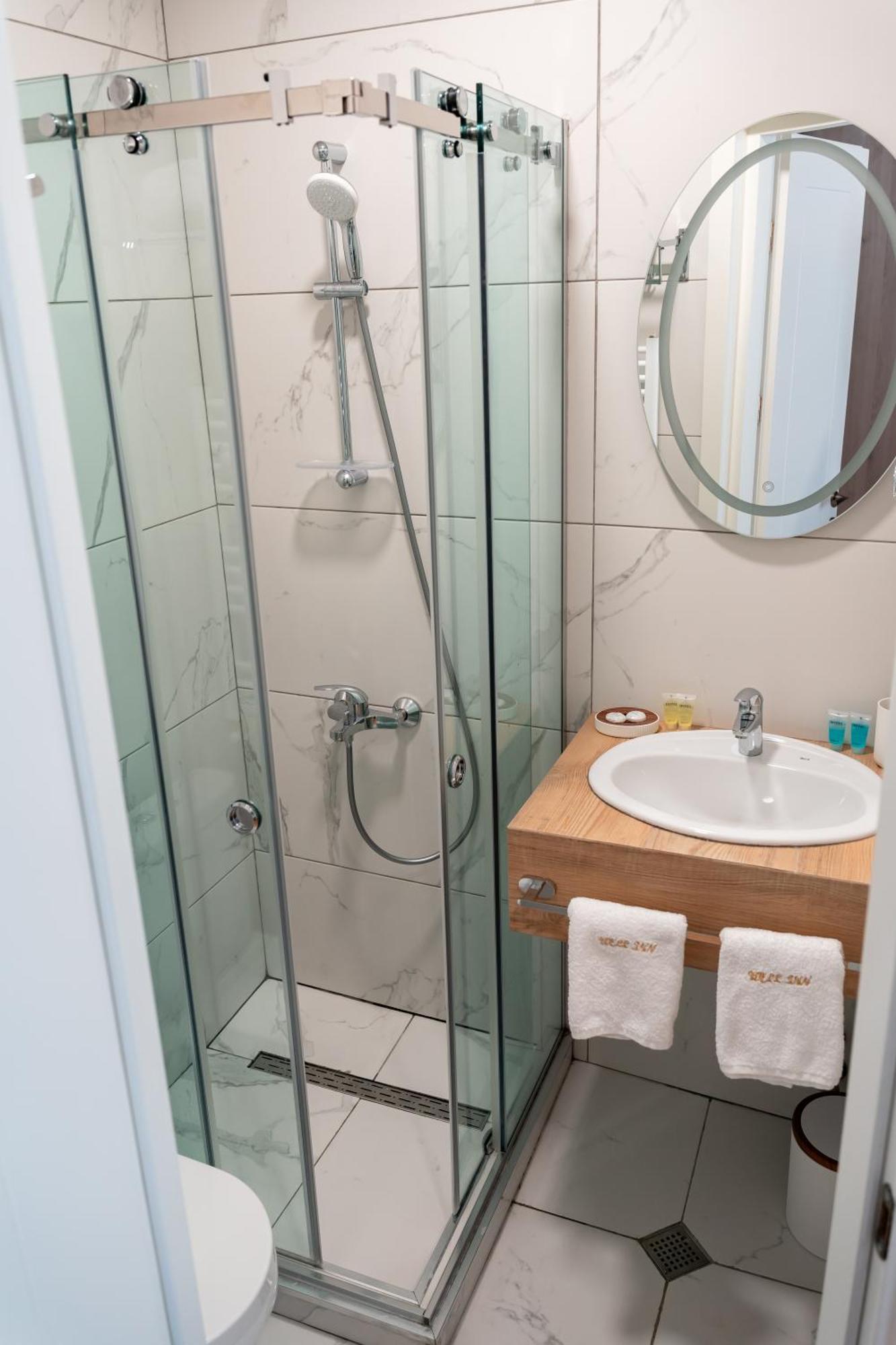 Hotel Well Inn Tiflis Dış mekan fotoğraf