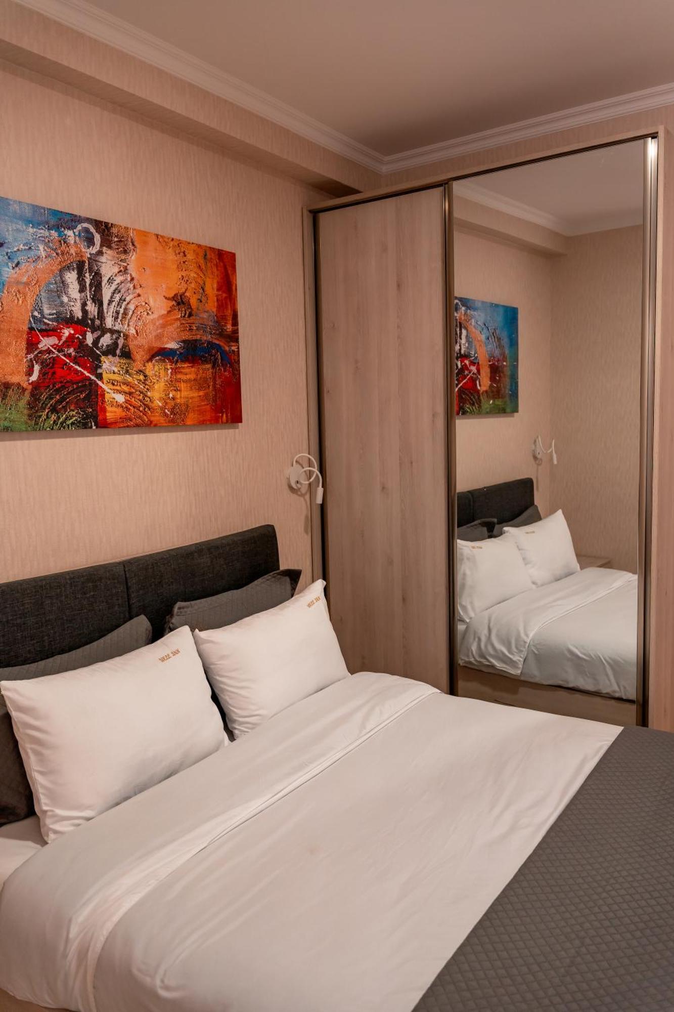 Hotel Well Inn Tiflis Dış mekan fotoğraf