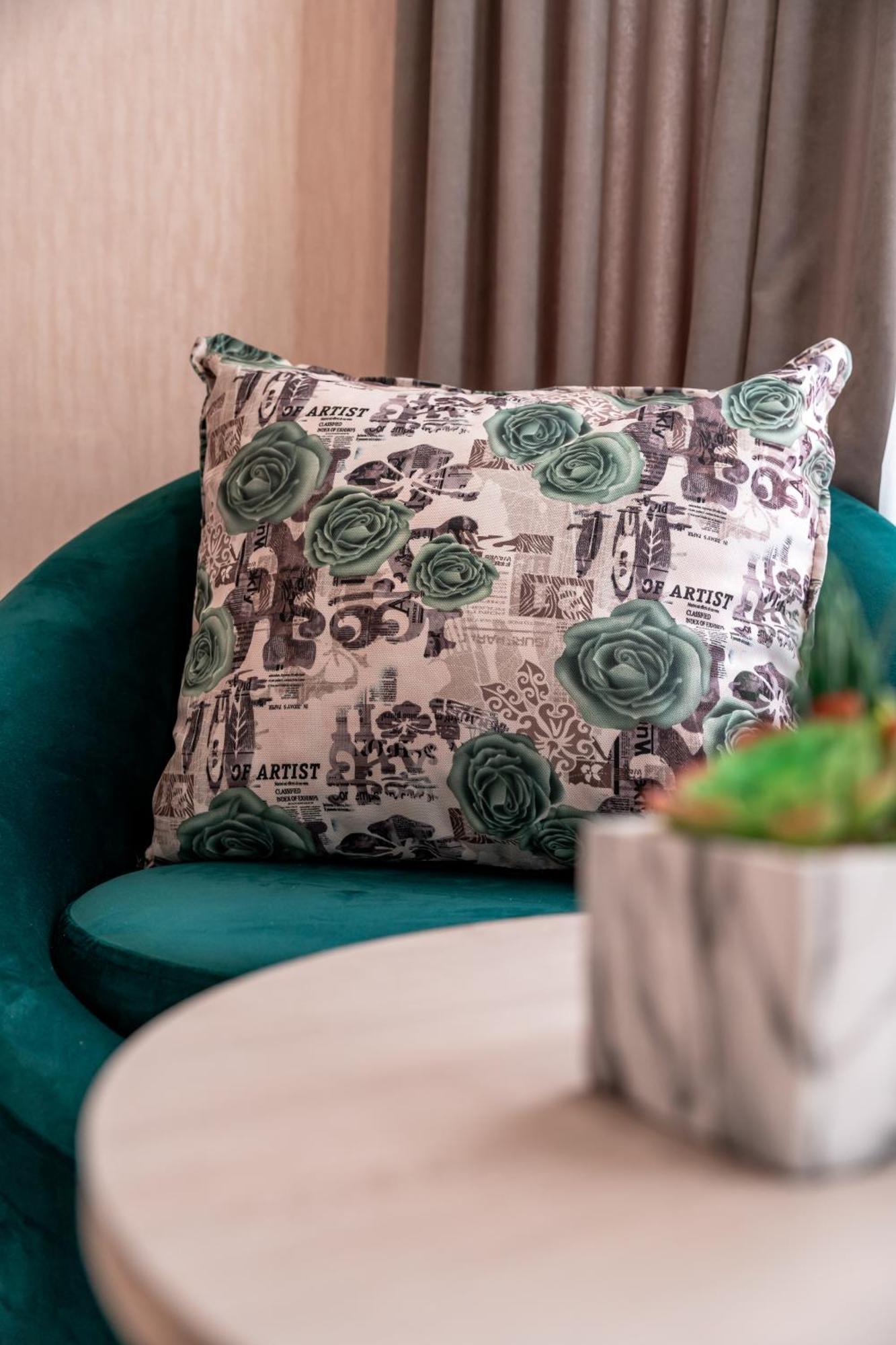 Hotel Well Inn Tiflis Dış mekan fotoğraf