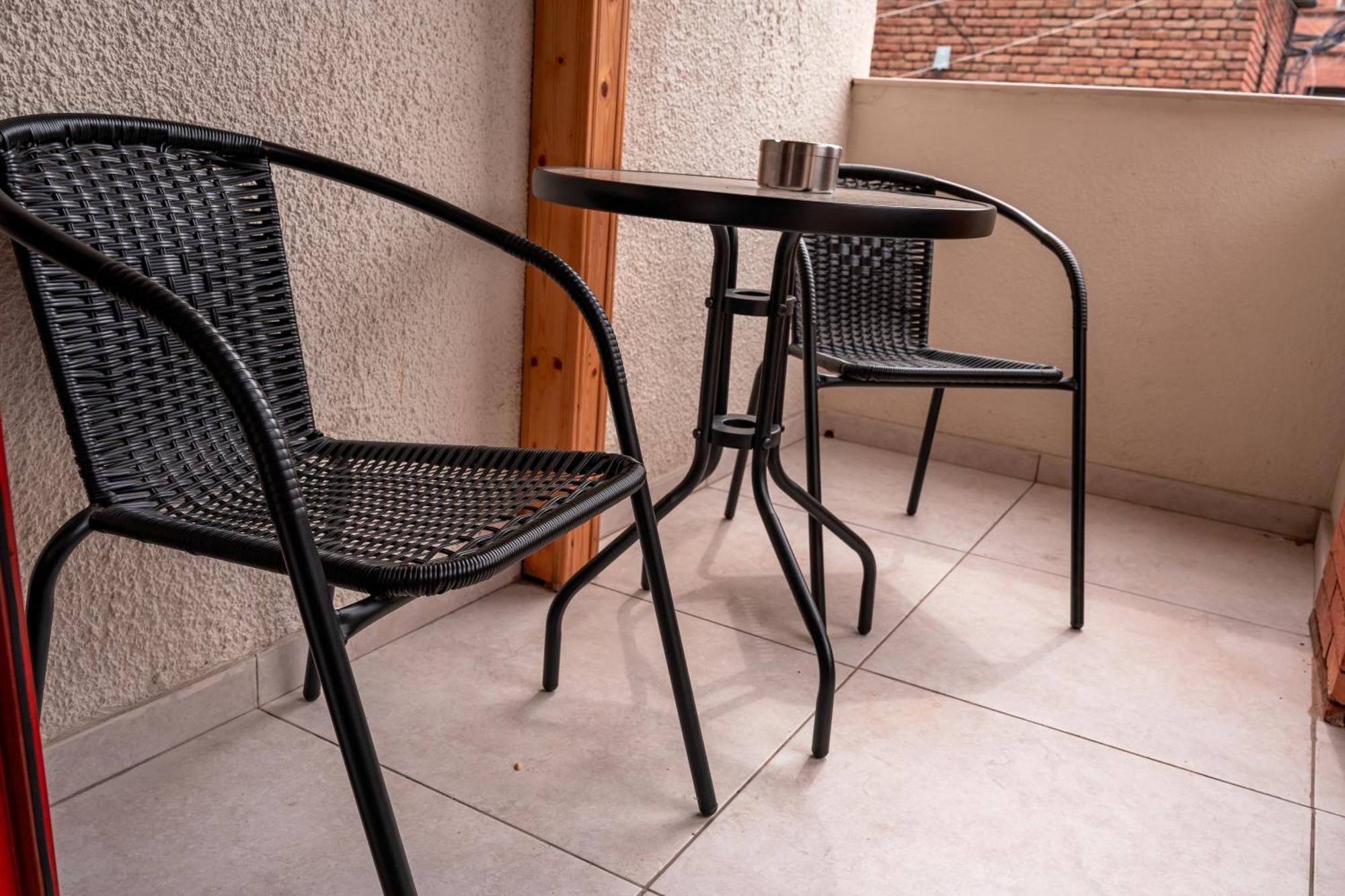 Hotel Well Inn Tiflis Dış mekan fotoğraf