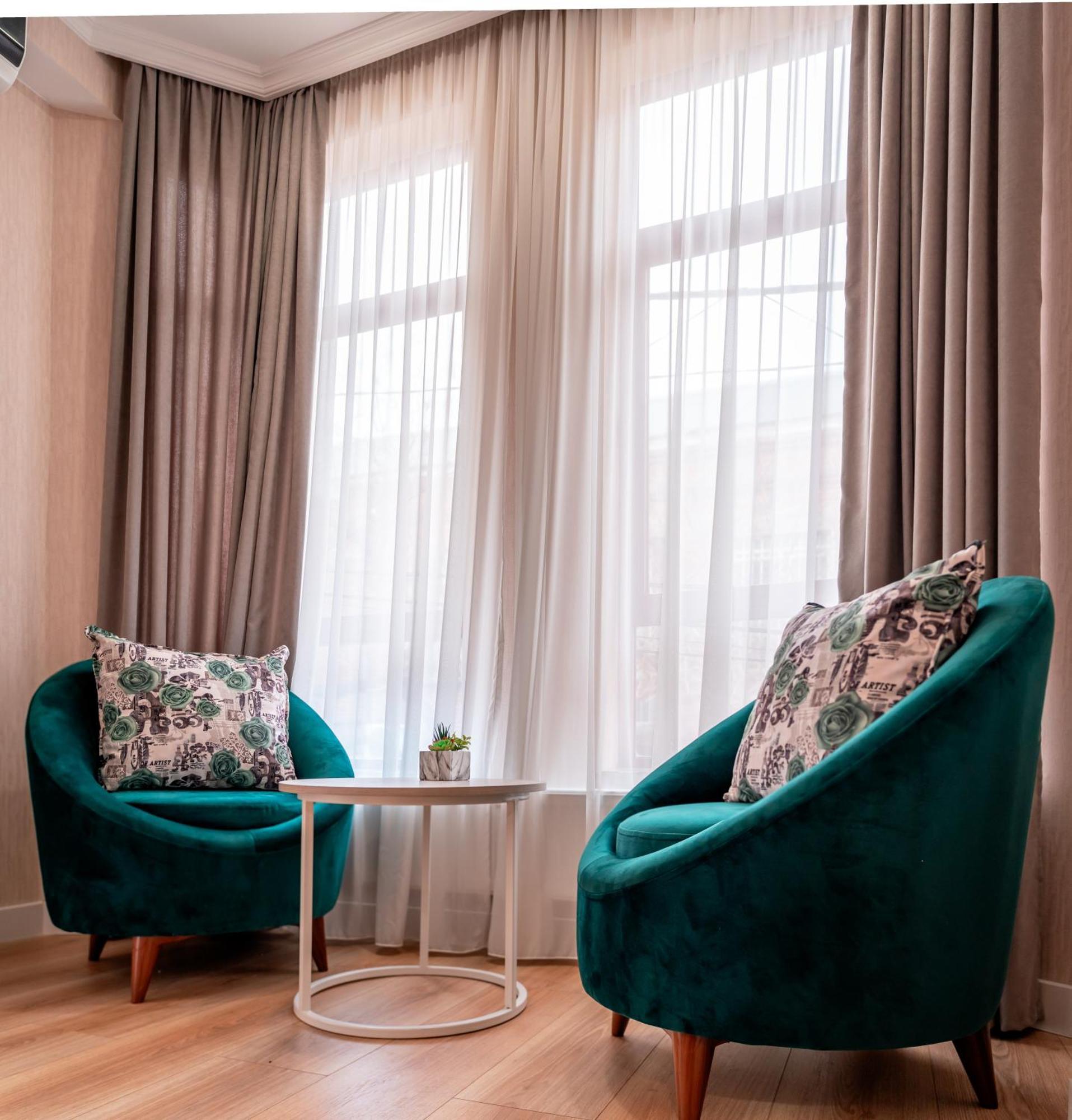 Hotel Well Inn Tiflis Dış mekan fotoğraf