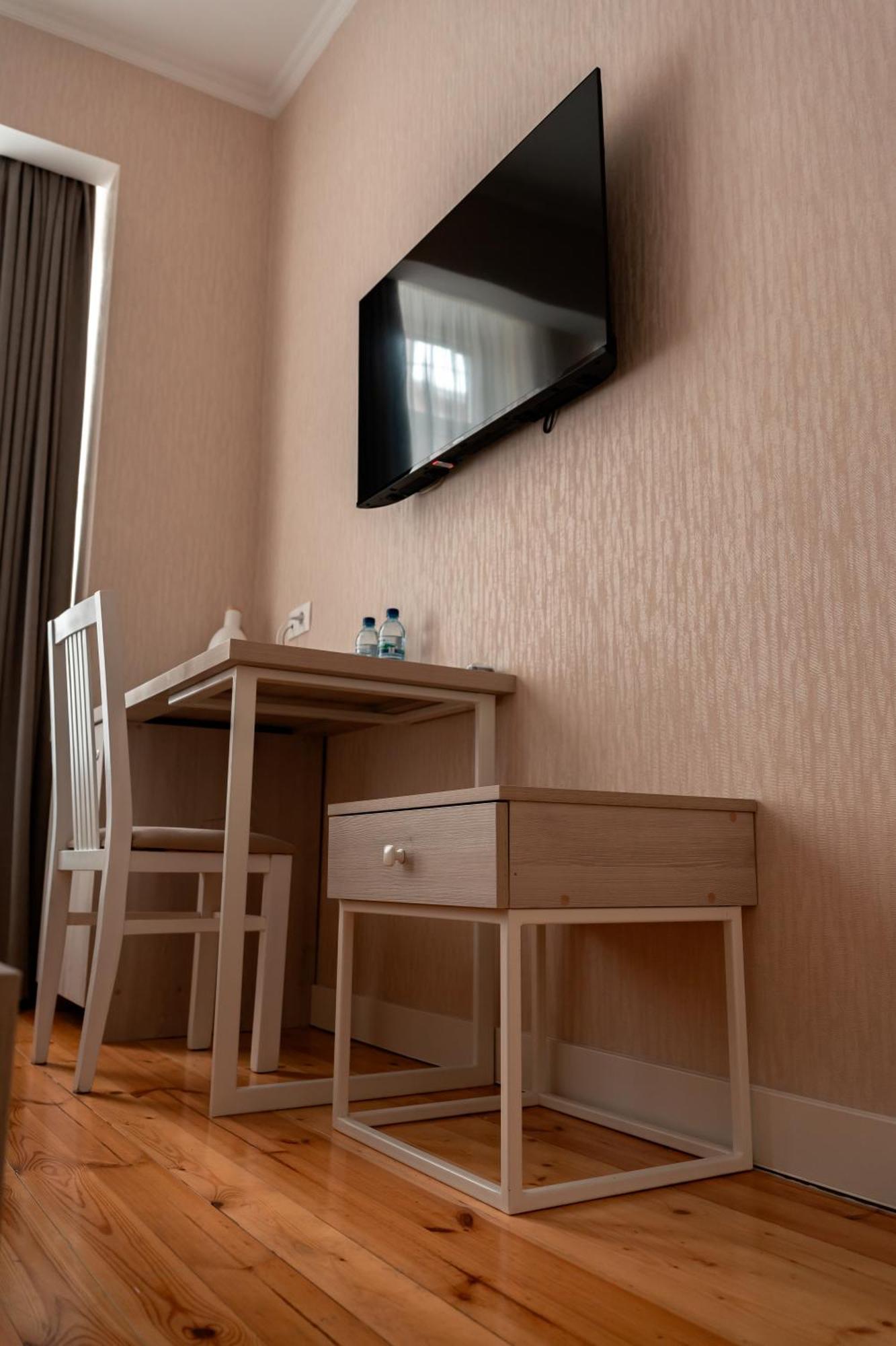 Hotel Well Inn Tiflis Dış mekan fotoğraf