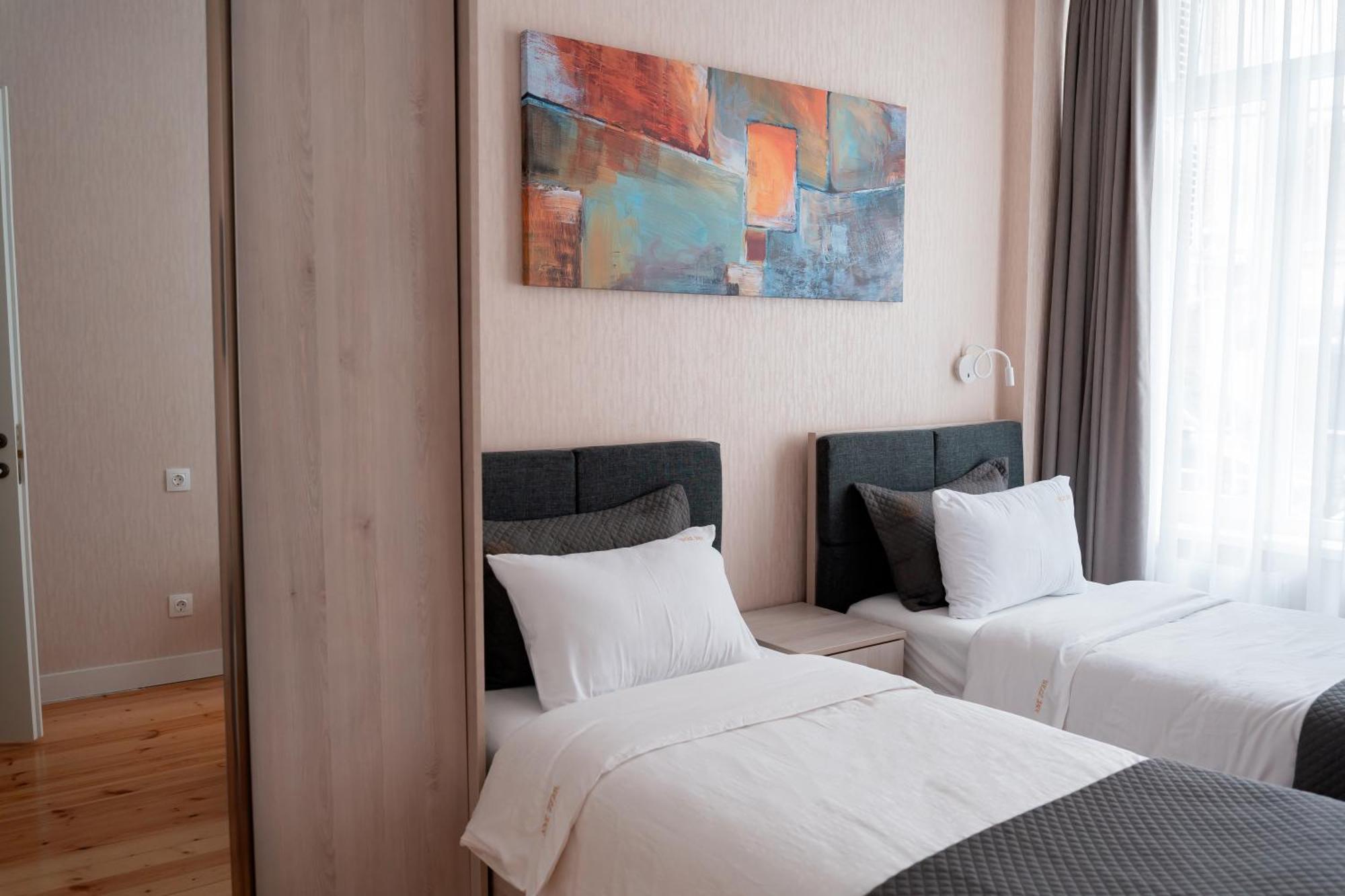 Hotel Well Inn Tiflis Dış mekan fotoğraf
