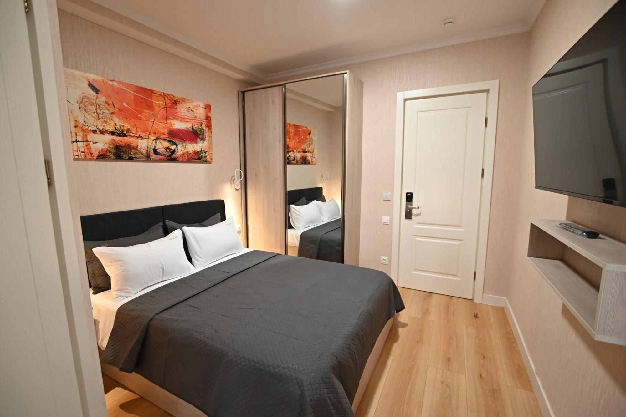 Hotel Well Inn Tiflis Dış mekan fotoğraf